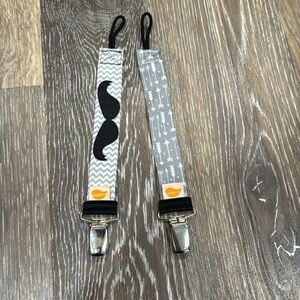 NWOT, ULUBULU pacifier leash bundle of 2